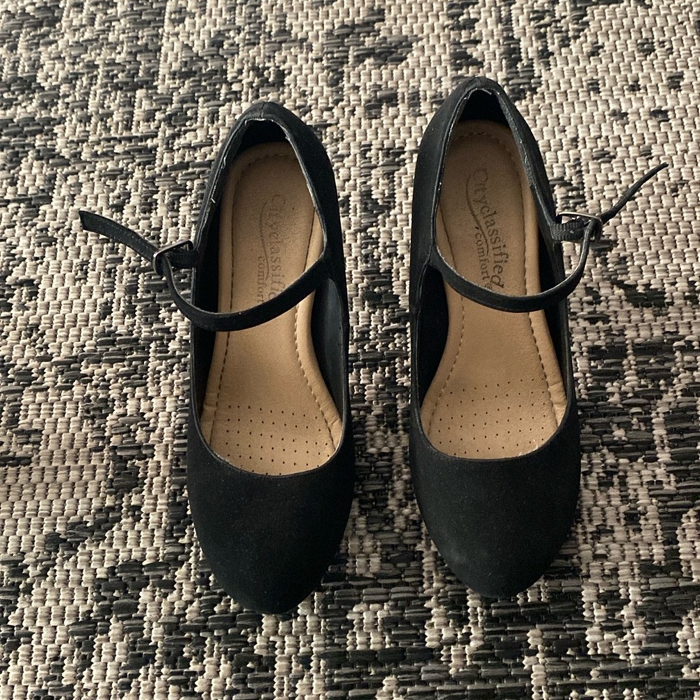 black pumps